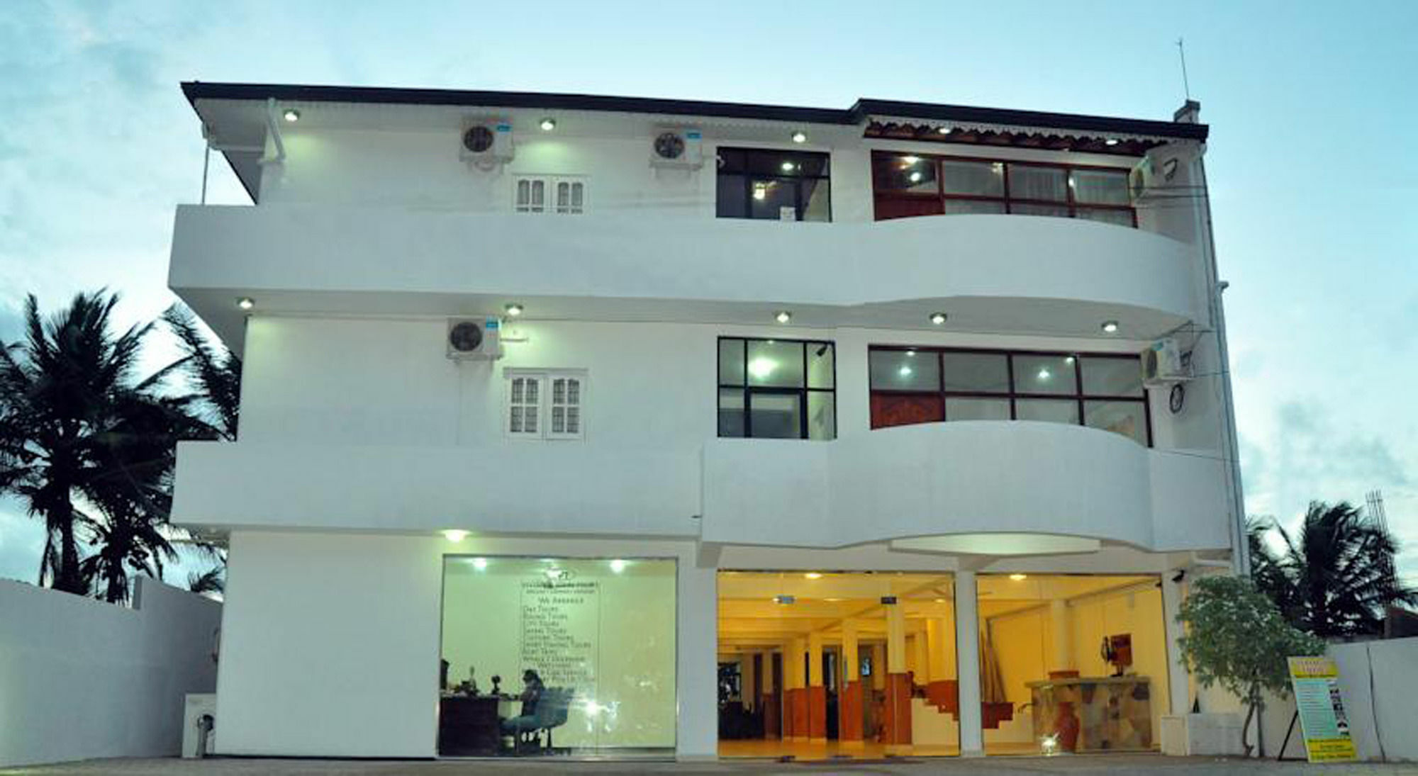 Lanka Beach Hotel Ettukala Exterior photo